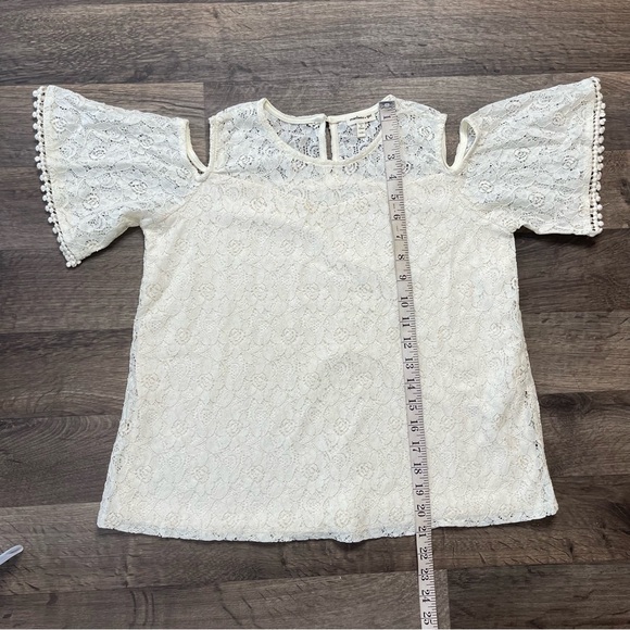 Monteau Girls Ivory All Over Lace Cold Shoulder Short Sleeve Top Size XL (14) - Picture 3 of 6